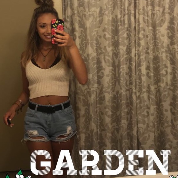 Meet your Posher, Paige - Picture 2 of 4